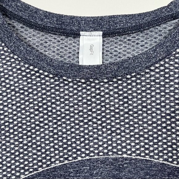 Gap Fit Long Sleeve Shirt - Picture 2 of 5